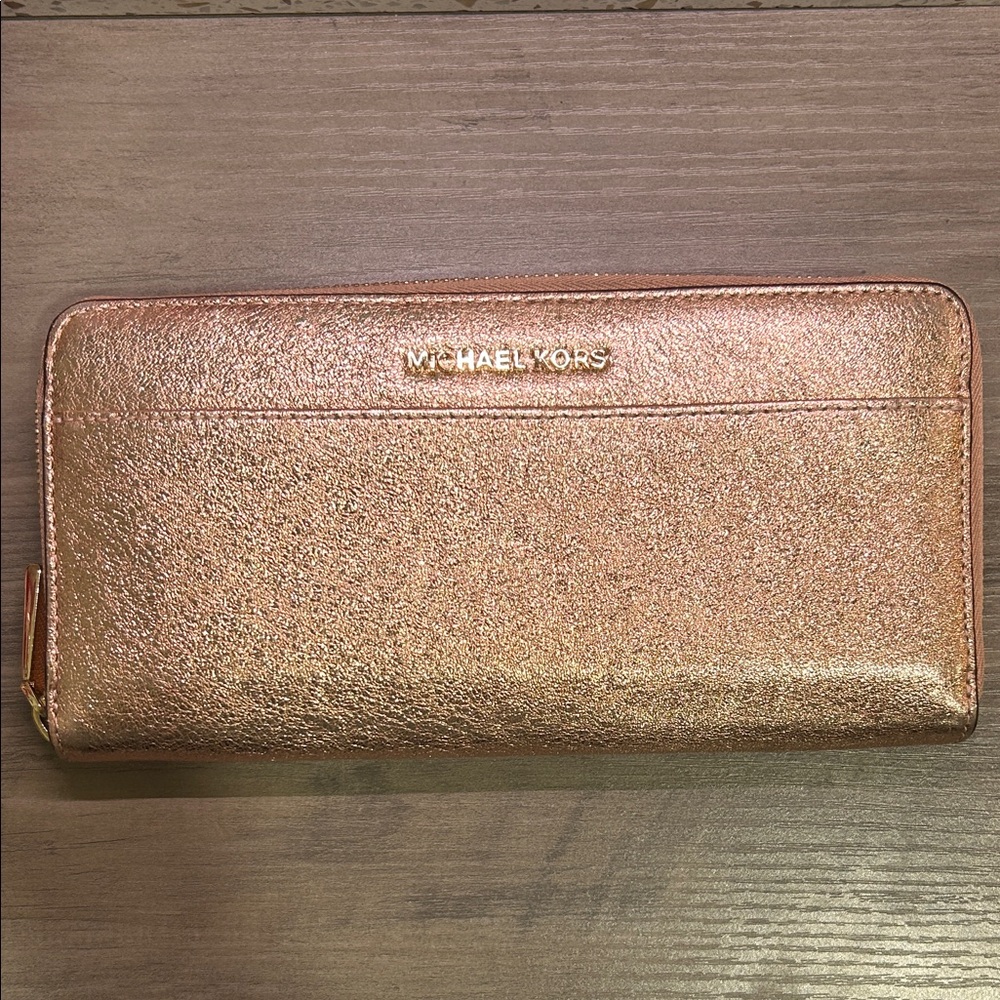 Michael Kors Metallic Rose Women's Wallet. EUC.